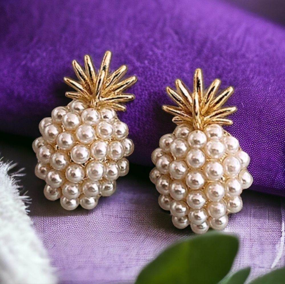 Last One! NEWl Pinapple faux pearl stud earrings